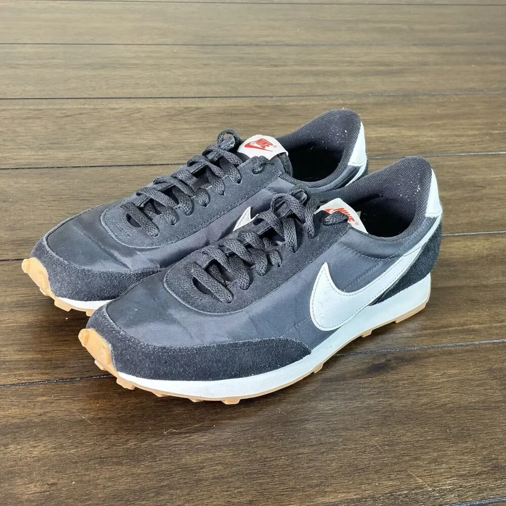 Nike Daybreak Black and White sneakers CLEAN Womens Size 10